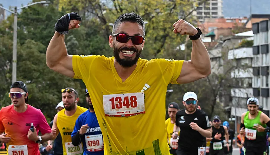 Hombre conquistando la mmB 2024