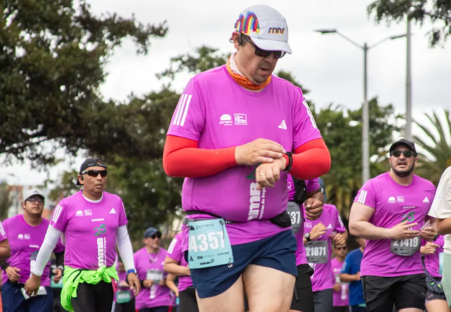 Clima en Bogotá: Cómo vestirse para correr con lluvia y frío usando el sistema de capas