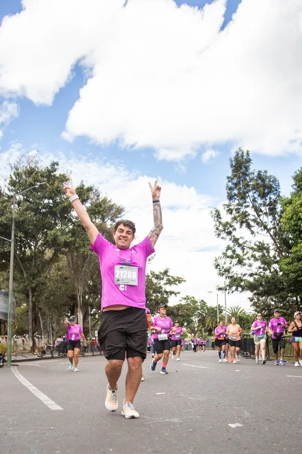 Atleta redescubriendo la alegría de correr al asistir a la media maratón de Bogotá 2025