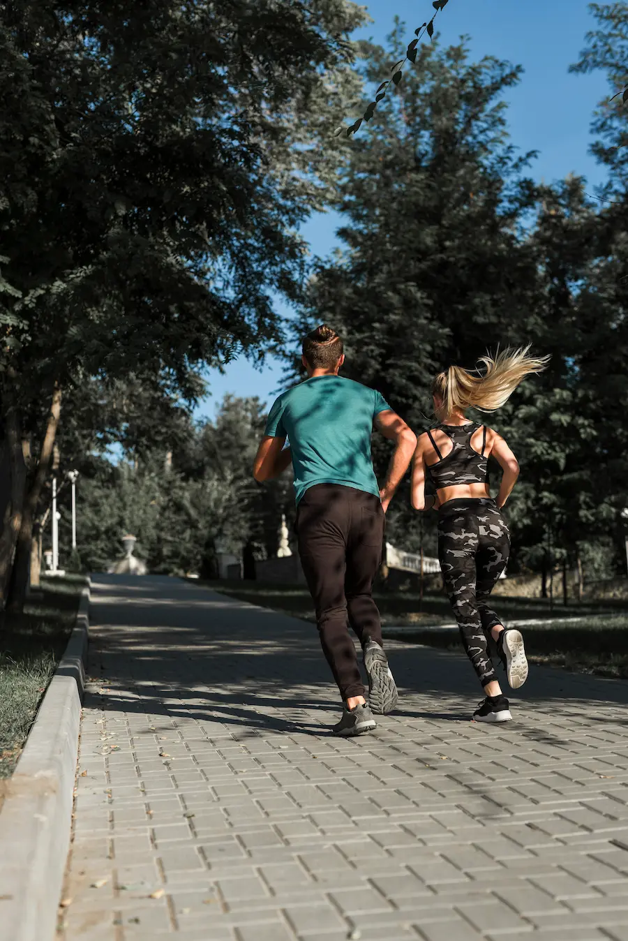 Corredores manteniendo entrenamiento por debajo de los 60 minutos para no excederse