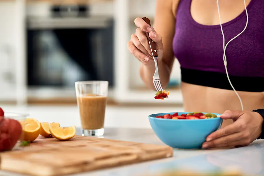 Opciones variadas de desayunos rápidos para runners que entrenan en la madrugada
