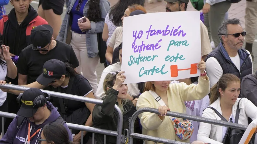 Familia ubicada estratégicamente en punto clave de la mmB para animar a corredor