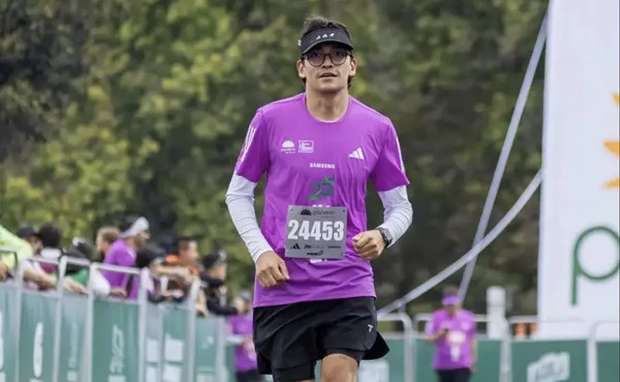 Runner performing exercises to identify stride asymmetry