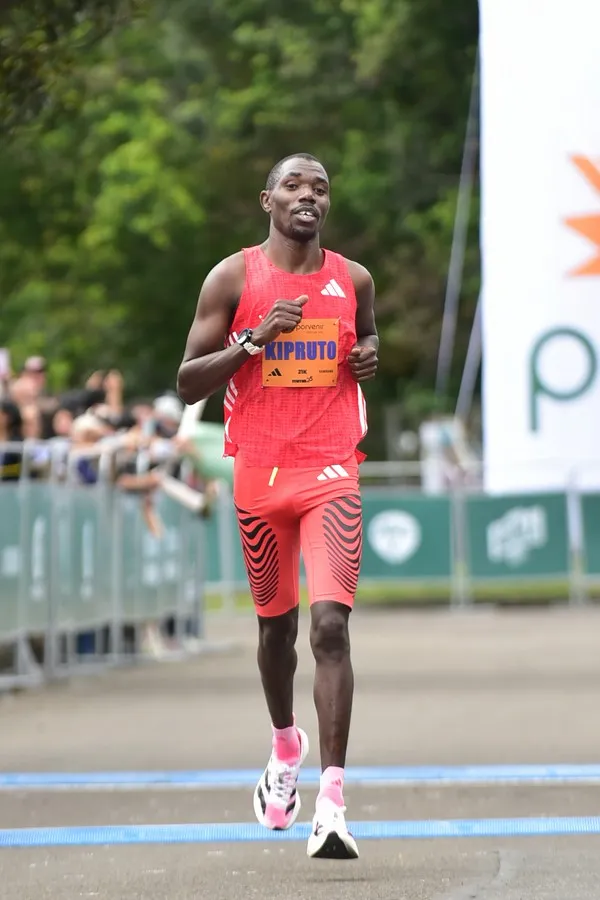 How to Train for Pace Changes in Crowded Races